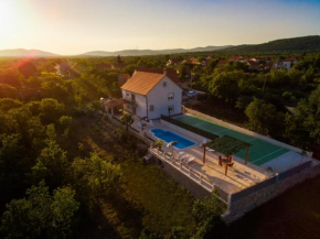 Luxury Villa Paloma Blanca with Heated Pool